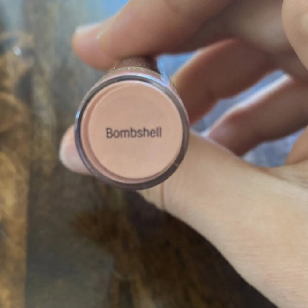 LipSense Longlasting LipColor in BombShell  .25 ml - Picture 3 of 4